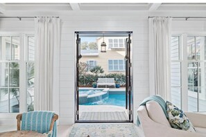 المنشأة من الداخل