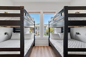 6 Schlafzimmer, Bügeleisen/Bügelbrett, Reisekinderbett, kostenloses WLAN