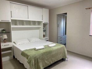 3 quartos, ferros/tábuas de passar roupa, Wi-Fi, roupa de cama