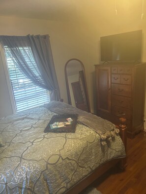 3 bedrooms, iron/ironing board, WiFi, bed sheets