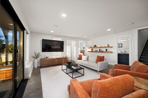 Smart TV, fireplace, stereo