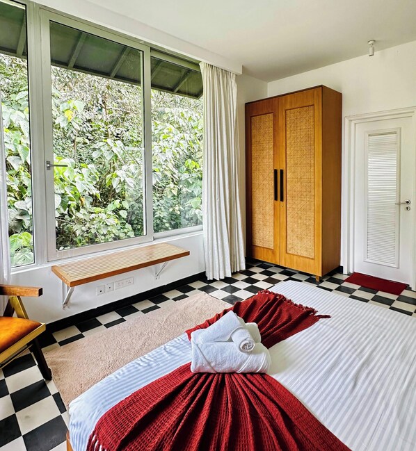 Luxury Villa, Garden View | Iron/ironing board, WiFi (free), bed sheets - Casa Calma by evaddo stays (Siolim)