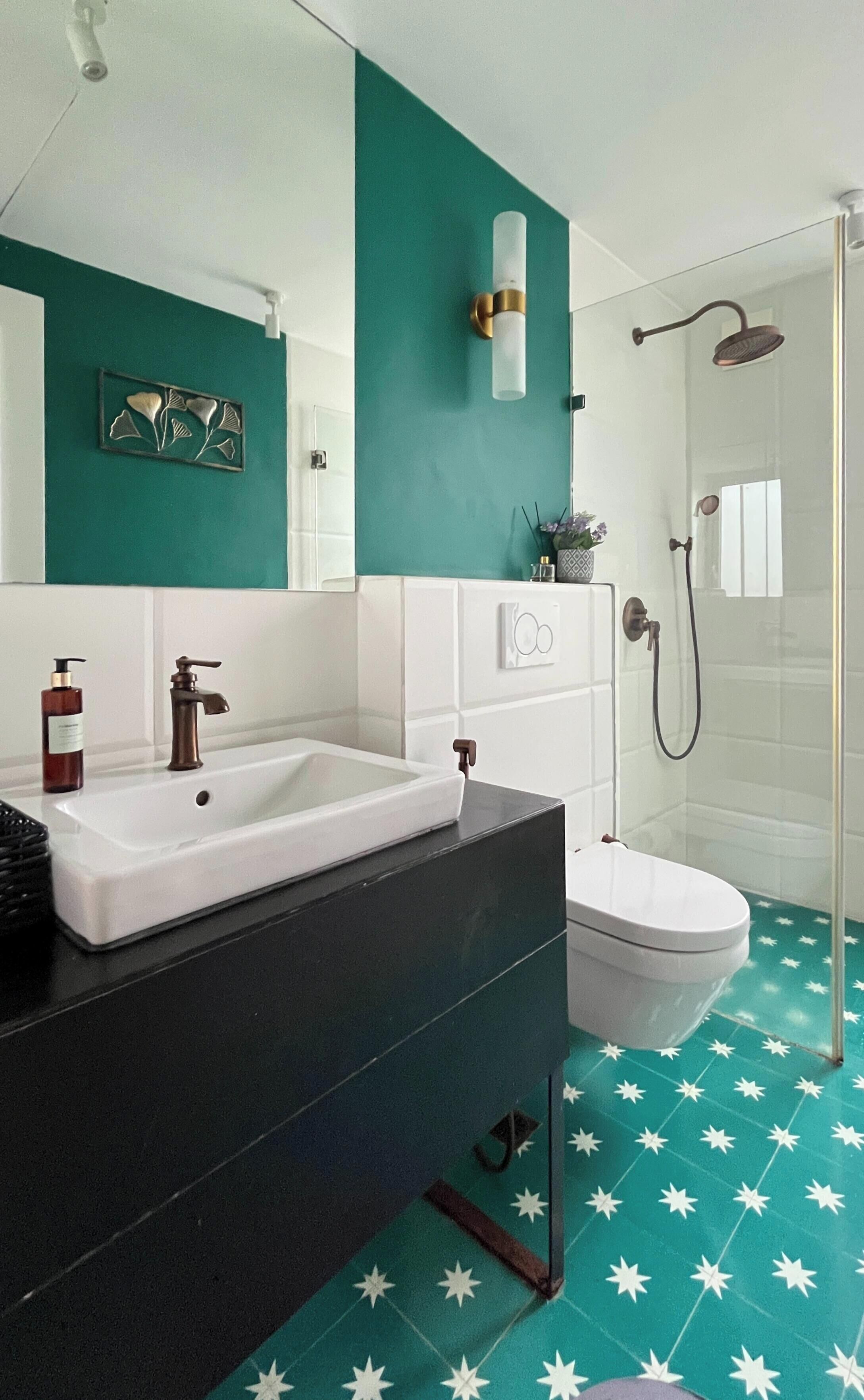 Amenidades de baño gratuitas, toallas, jabón, shampoo 