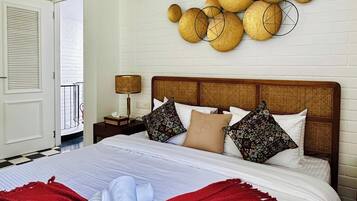 Luxury Villa, Garden View | Iron/ironing board, free WiFi, bed sheets