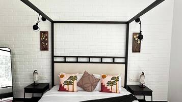 Iron/ironing board, WiFi (free), bed sheets