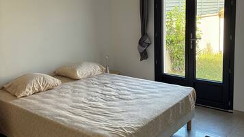 Fer et planche Ă  repasser, Wi-Fi, draps fournis