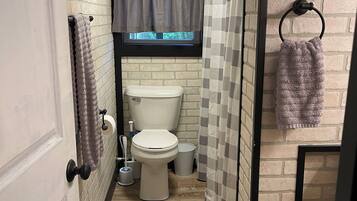 Towels, soap, shampoo, toilet paper