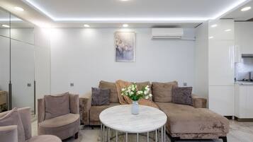 Apartment, 1 Bedroom | Living area