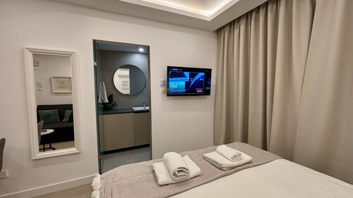 White Arches Studio Suite