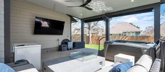 NEW! Relaxing College Station Retreat with Hot Tub