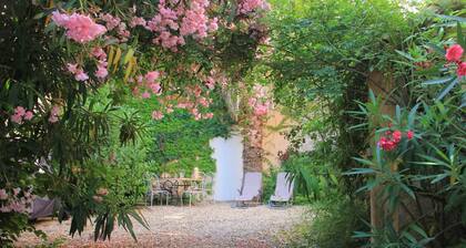 Large Art Nouveau house between sea and garrigue, charm and leisure in the heart of the South of France