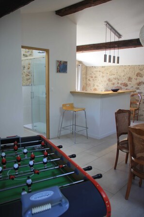 Game room - Large Art Nouveau house between sea and garrigue, charm and leisure in the heart of the South of France (Gabian)