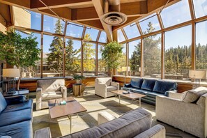 TV - Brand New Listing! True Ski-in/ski-out studio, 1 bath (Breckenridge)