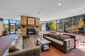 TV - Brand New Listing! True Ski-in/ski-out studio, 1 bath (Breckenridge)