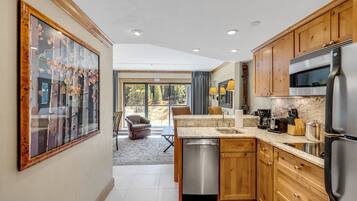 Refrigerador, microondas, horno y lavavajillas