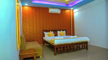 Kamar Double Mewah | Meja kerja, ruang kerja ramah laptop, dan Wi-Fi gratis