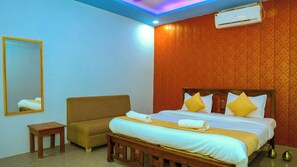 Luxury Double Room | Desk, laptop workspace, free WiFi - The Lala Hotel and Resort (Pushkar)