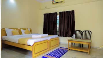 Deluxe Double Room, Garden View | Desk, laptop workspace, free WiFi