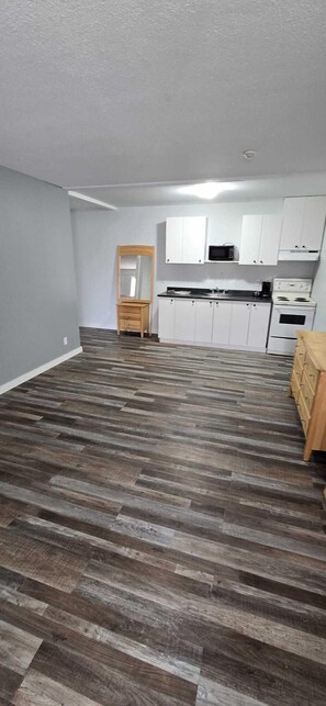 Basic Studio, Patio | Private kitchen