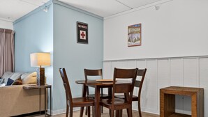 Condo, varias camas (Whiffletree H1) | Restaurantes