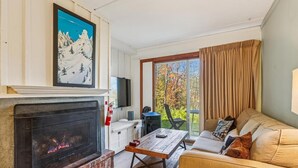 Condo, varias camas (Whiffletree H1) | Área de sala de estar