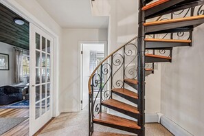 Casa, várias camas (First Chair Chalet) | Parte interna