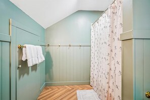 House, Multiple Beds (Fern and Fox Chalet) | Bathroom - Fern and Fox Chalet (Killington)