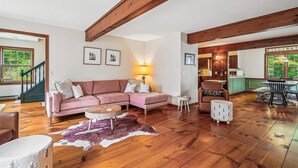 Ferienhaus, Mehrere Betten (Fern and Fox Chalet) | Wohnbereich