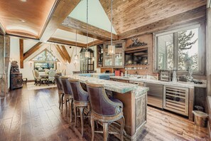 Fridge, microwave, oven, stovetop - Immaculate Golf Course Home, Private Hot Tub, Gym, Firepits (Beaver Creek)