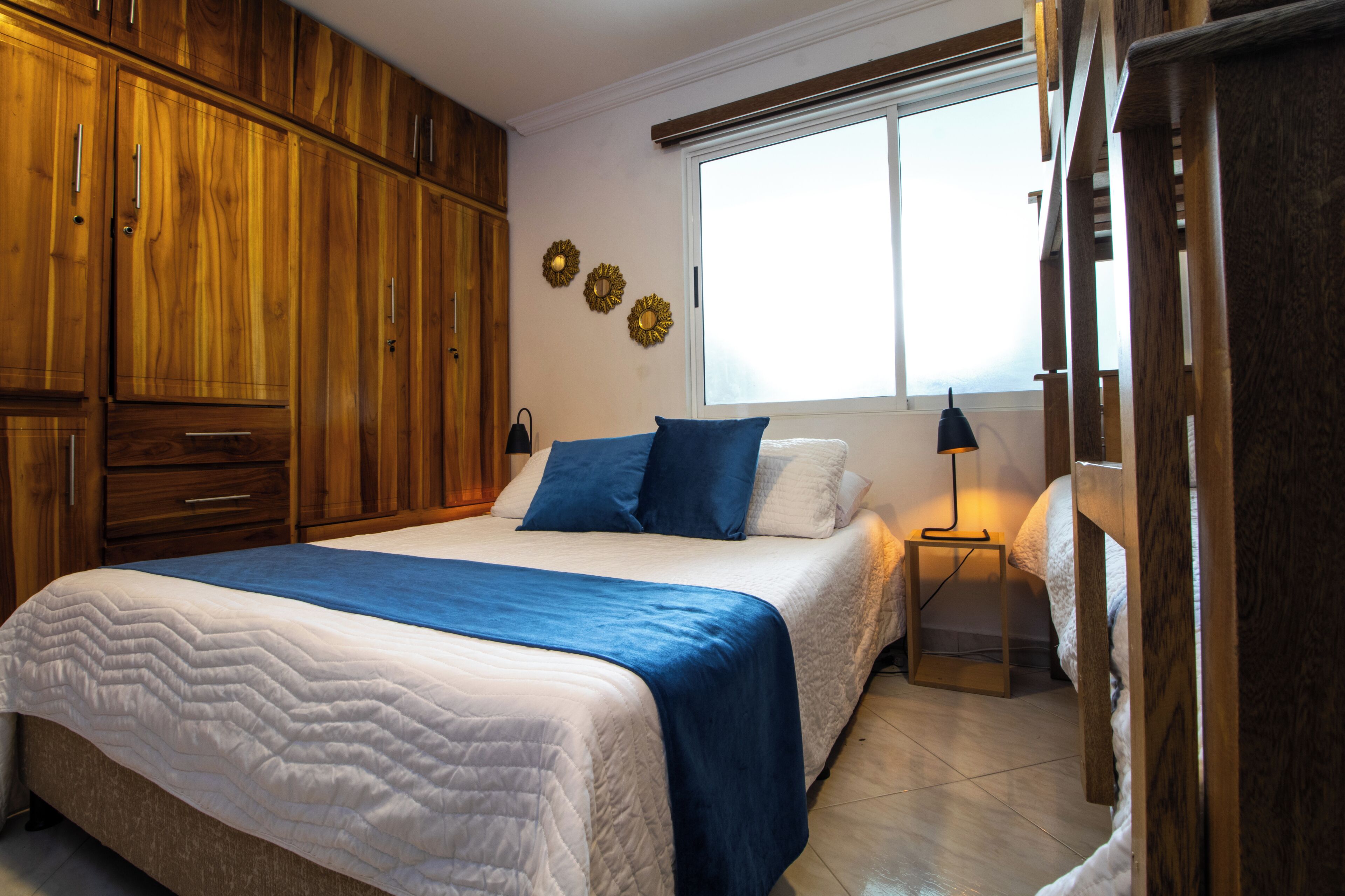 Habitación cuádruple clásica | Escritorio, espacio para trabajar con un portátil, wifi gratis