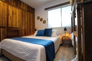 Classic Quadruple Room | Desk, laptop workspace, free WiFi - Kaobba Hostal (Medellín)