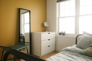 2 slaapkamers, een strijkplank/strijkijzer, wifi, beddengoed