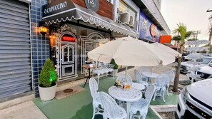 Outdoor dining - Cabo Frio – Beach, Style & Well-Being: 6 Guests (Cabo Frio)