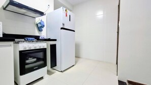 Réfrigérateur, micro-ondes, four, grille-pain