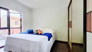 4 chambres, fer et planche à repasser, accès Internet, draps fournis