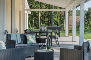 تناول الطعام بالخارج