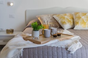 5 عدّة غرف نوم وواي فاي مجانًا وملاءات أسرّة