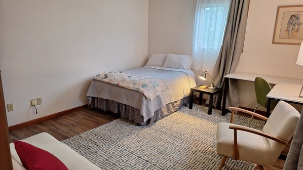 A bedroom with a bed, bedside table, lamp, chair, and a desk with a chair. - 4 bedroom waterfront lodge with breathtaking views on Lake Barkley (Cadiz)