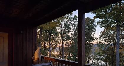 4 bedroom lakefront retreat with breathtaking views