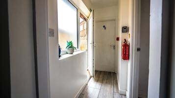 Leivänpaahdin, pakastin, talouspaperi