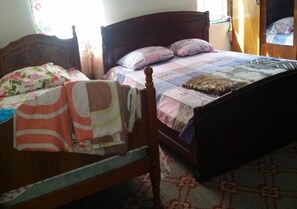 2 bedrooms, iron/ironing board, internet