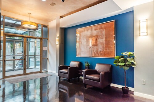 Cozy 2 BR walkable to Seattle Convention Center, Paramount Theater and Downtown