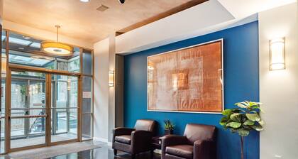 Cozy 2 BR walkable to Seattle Convention Center, Paramount Theater and Downtown