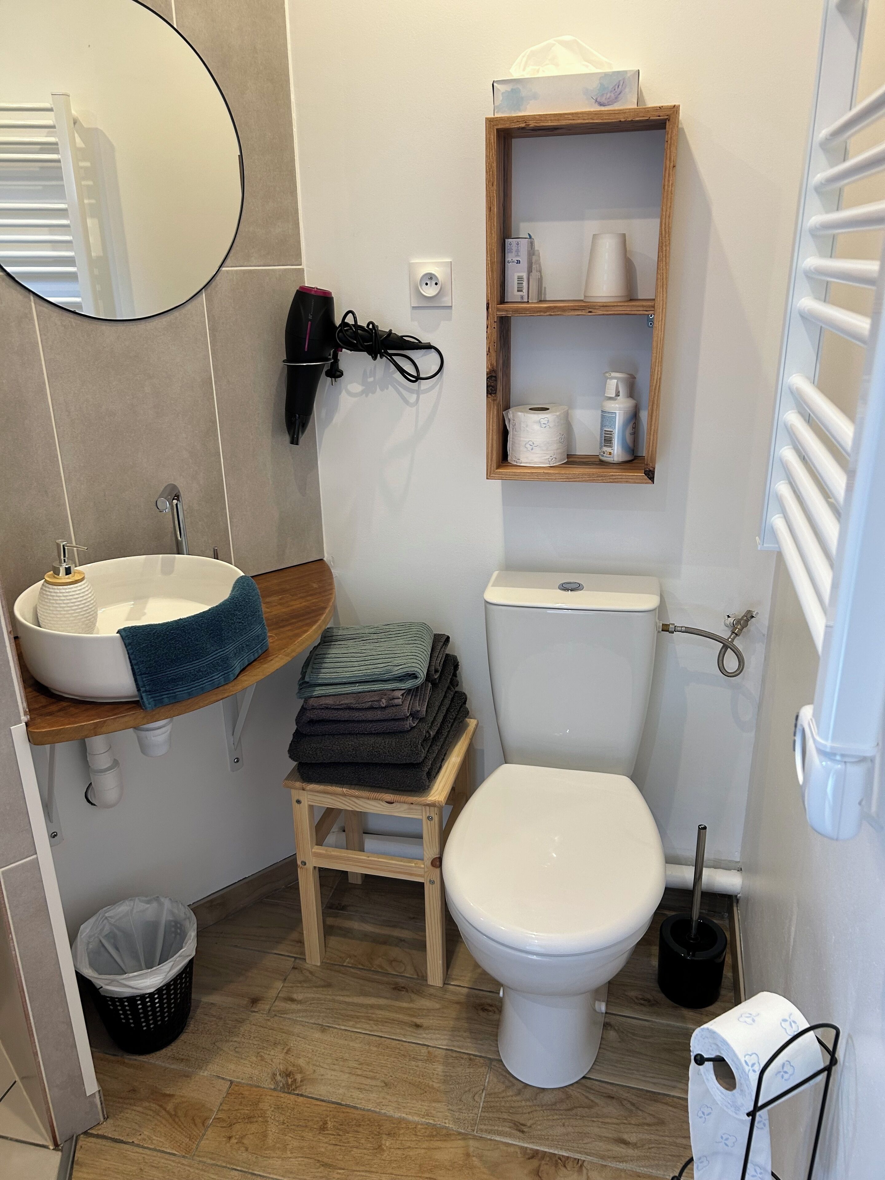 Bruser, hårtørrer, håndklæder, Sæbe