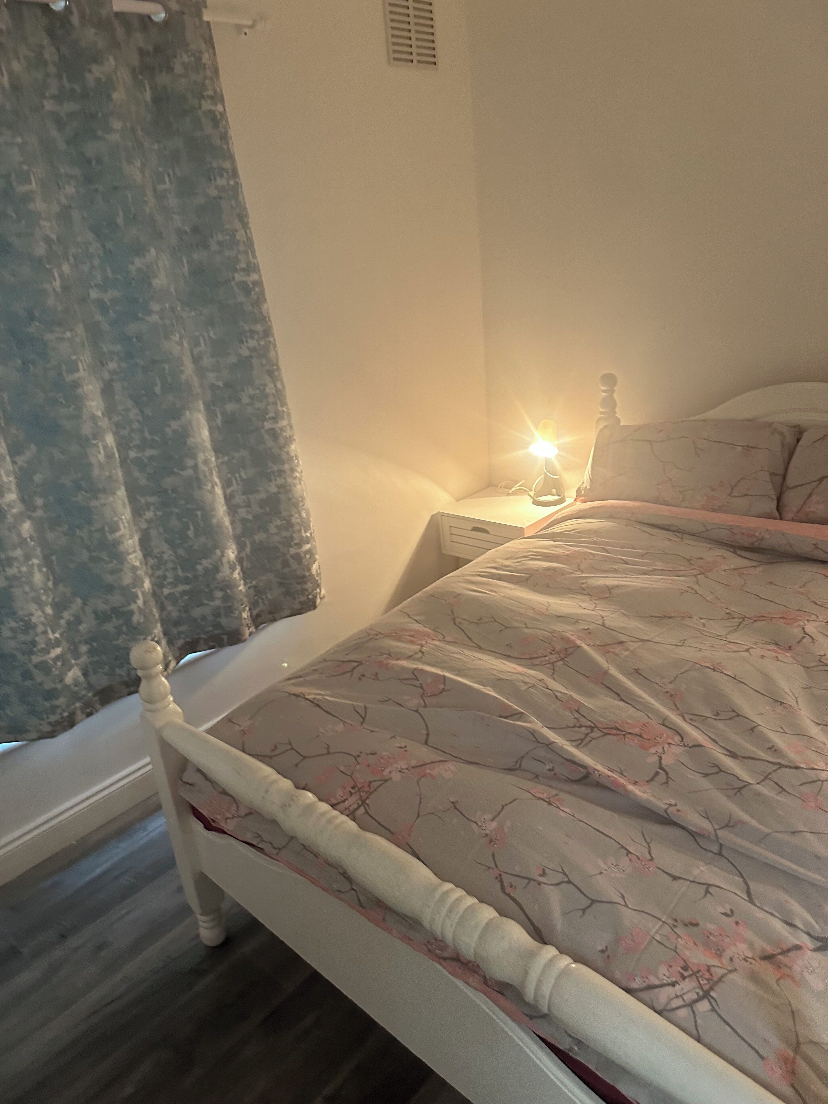 2 bedrooms, iron/ironing board, free WiFi