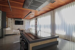 المنشأة من الداخل