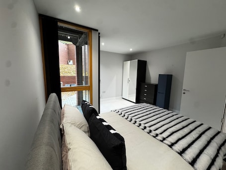 3 habitaciones y ropa de cama