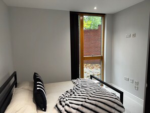 3 bedrooms, bed sheets - Sheffield City Comfort Apartment (Sheffield)