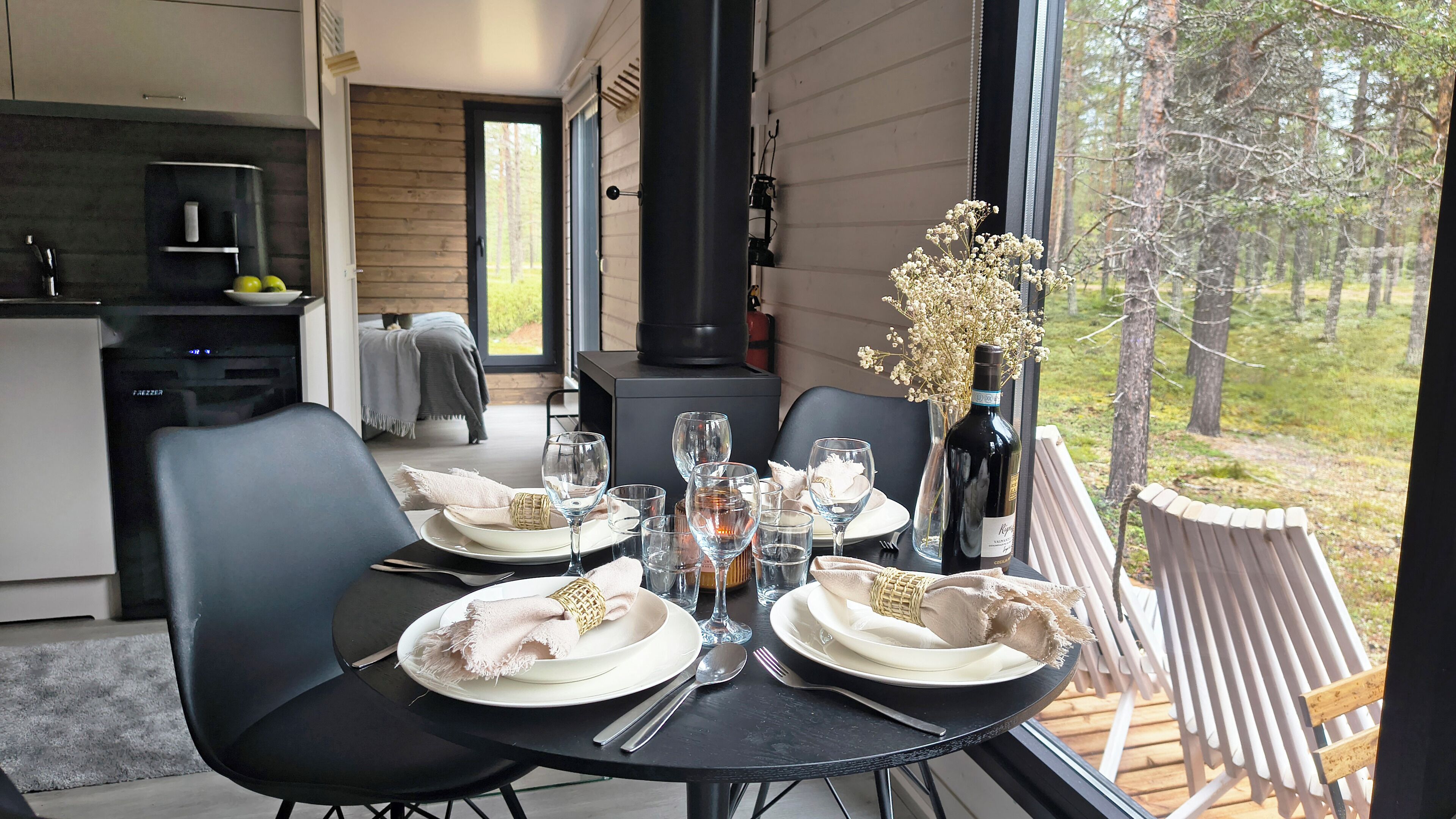 Superior-chalet, patio, näköala laaksoon | Yksilöllisesti sisustettu, yksilöllisesti kalustettu, työpöytä