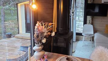 Superior-chalet, patio, näköala laaksoon | Oleskelualue | Takka, lämmitetyt lattiat